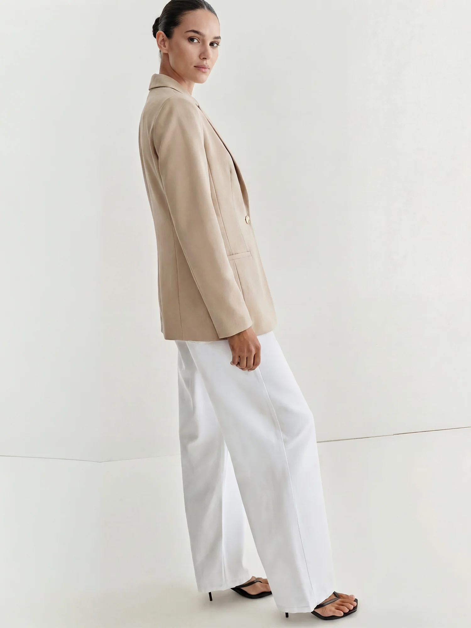 Vertigo Classic One Button Blazer - Image 7